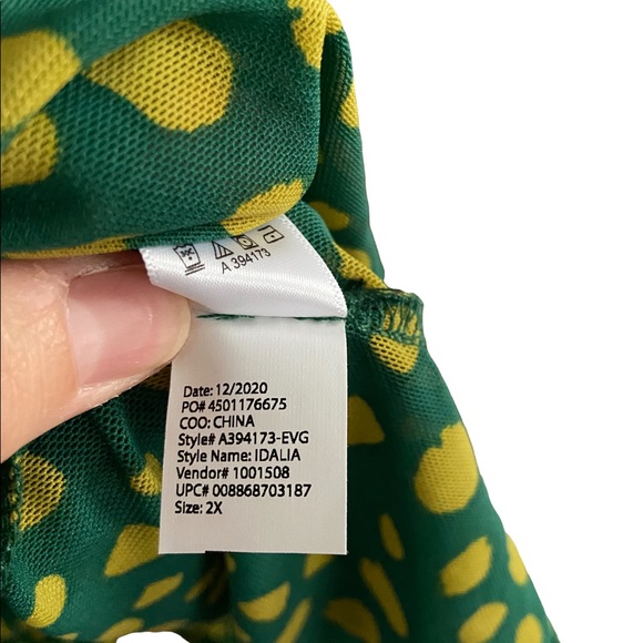LOGO Layers by Lori Goldstein Semi Sheer Green Tank w Yellow Dot Tank Top - Picture 3 of 6